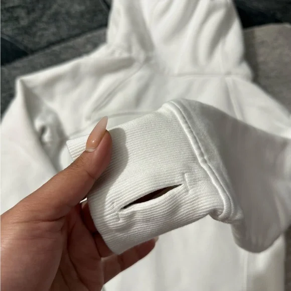 🤍 ❤️‍🔥Lululemon Athletica White Hoodie Sweater - Picture 6 of 12